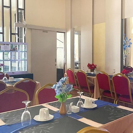 Urbanview Hotel Harapan Palopo Bagian luar foto