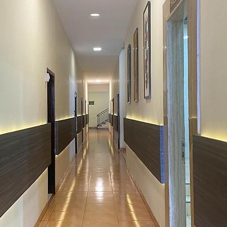 Urbanview Hotel Harapan Palopo Bagian luar foto